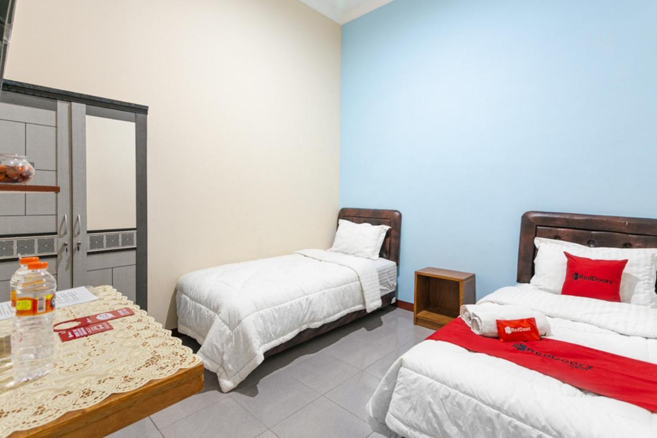 Reddoorz Syariah @ Sakinah Guesthouse Sragen Екстер'єр фото