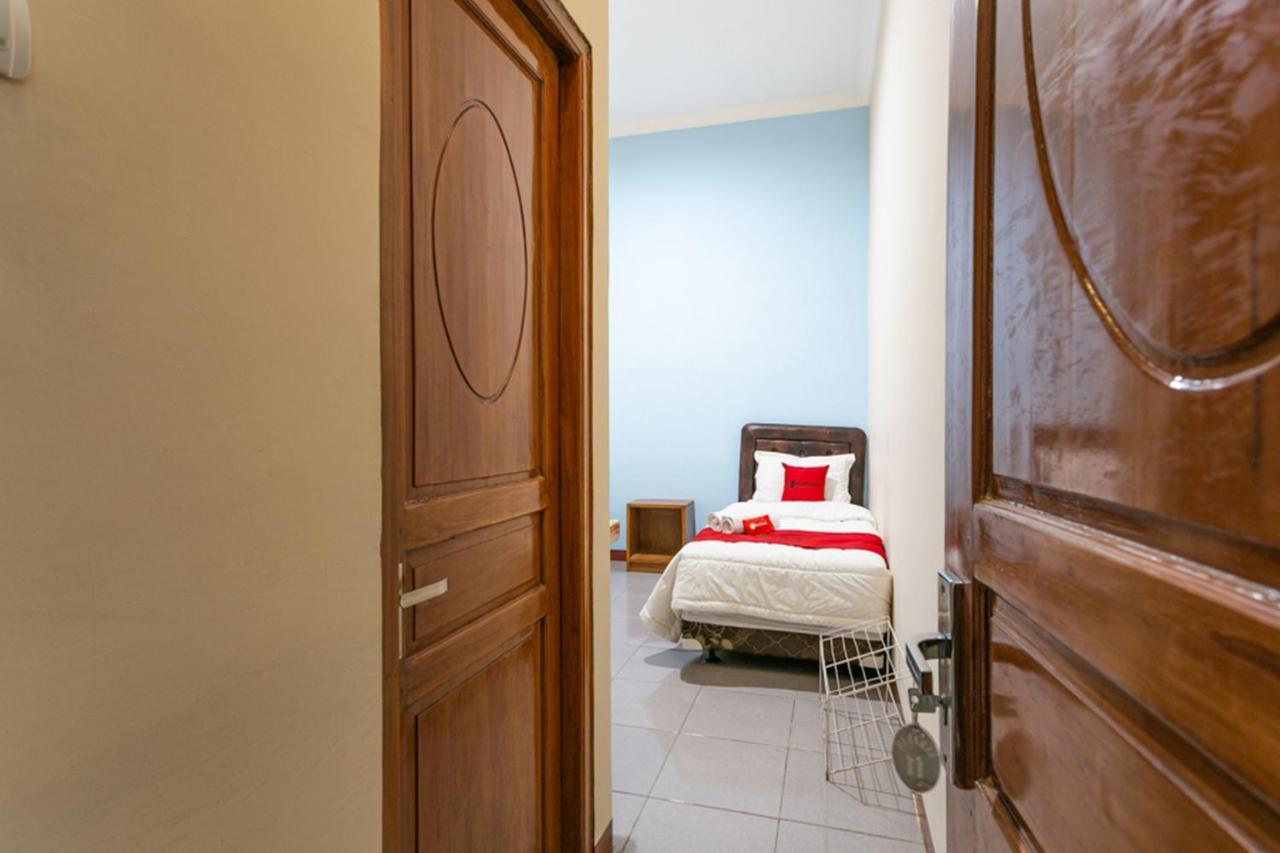 Reddoorz Syariah @ Sakinah Guesthouse Sragen Екстер'єр фото