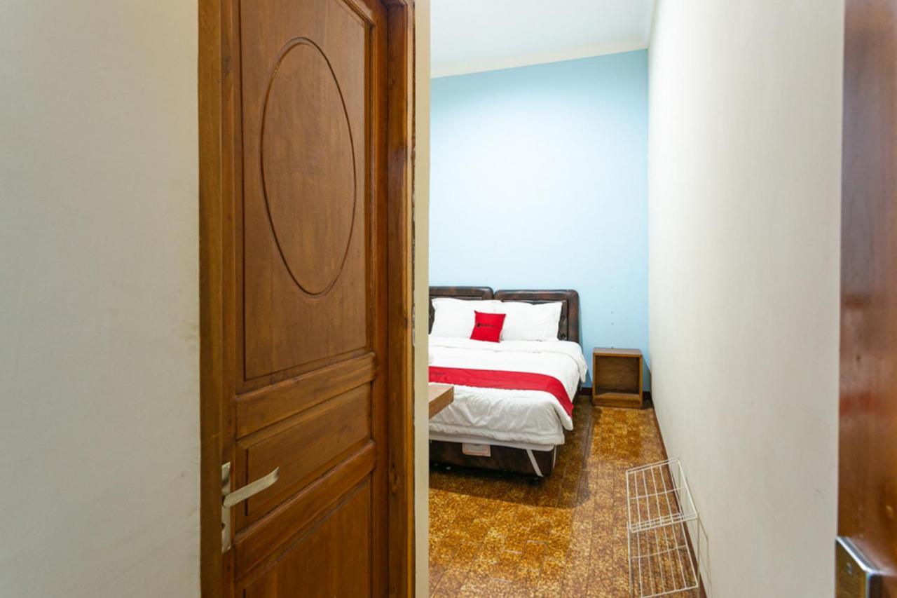 Reddoorz Syariah @ Sakinah Guesthouse Sragen Екстер'єр фото